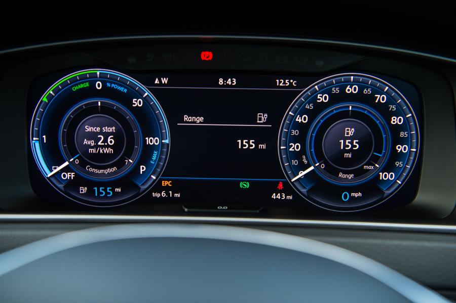 Панель приборов Volkswagen e-Golf 2017 года  (UK) (фото 7 из 28)
